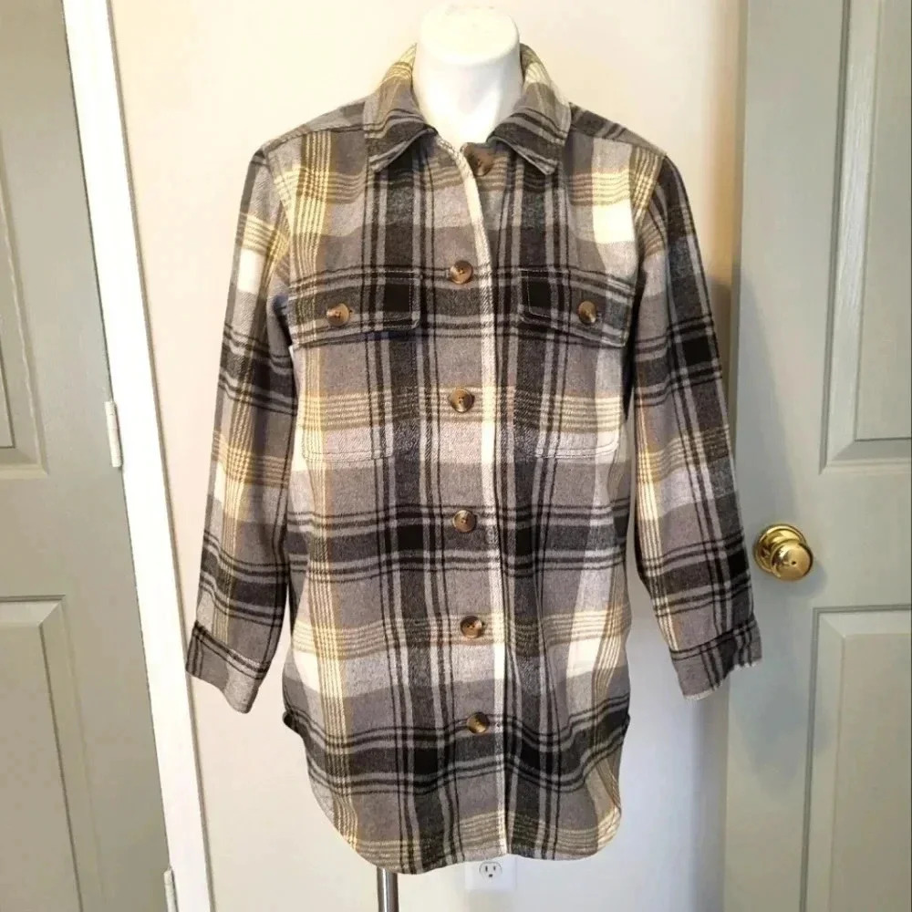 Old Navy Button Down Plaid Shacket Slightly Overs… - image 2